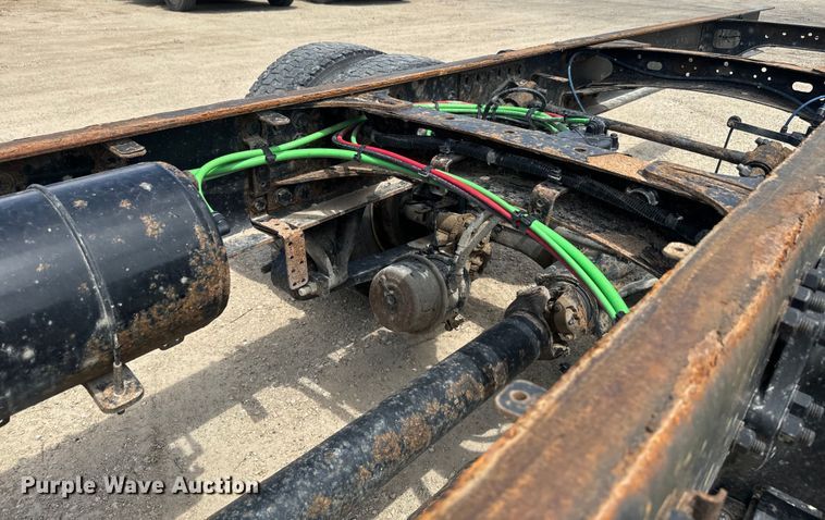 image for item EJ2684 2017 Freightliner  Business Class M2 truck cab and chassis