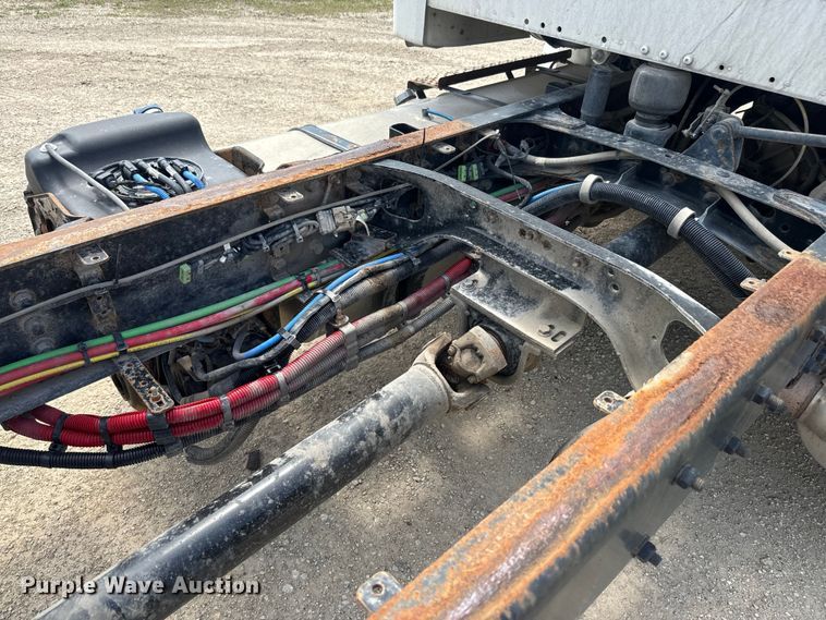 image for item EJ2684 2017 Freightliner  Business Class M2 truck cab and chassis