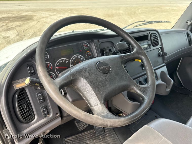 image for item EJ2684 2017 Freightliner  Business Class M2 truck cab and chassis