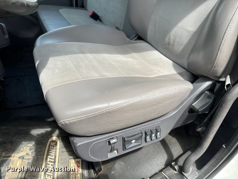 image for item EJ2684 2017 Freightliner  Business Class M2 truck cab and chassis