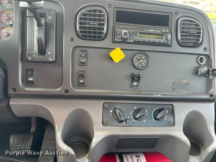 image for item EJ2684 2017 Freightliner  Business Class M2 truck cab and chassis