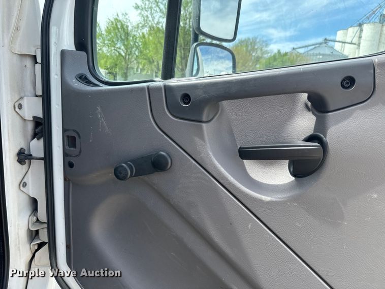 image for item EJ2684 2017 Freightliner  Business Class M2 truck cab and chassis