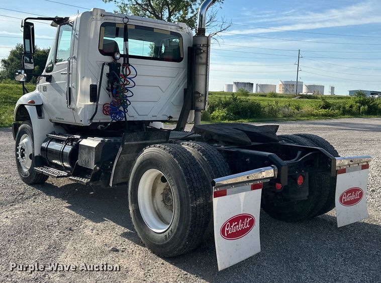 image for item EJ6339 2006 International  8500 semi truck