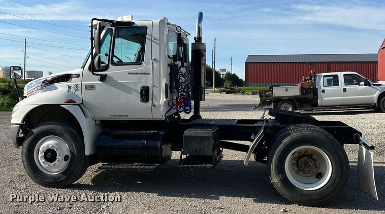 image for item EJ6339 2006 International  8500 semi truck