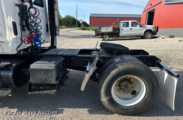 image for item EJ6339 2006 International  8500 semi truck