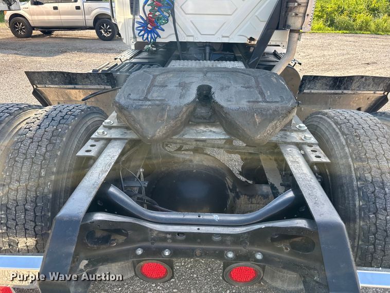 image for item EJ6339 2006 International  8500 semi truck