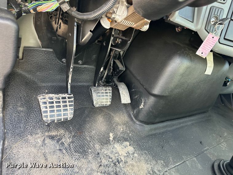 image for item EJ6339 2006 International  8500 semi truck