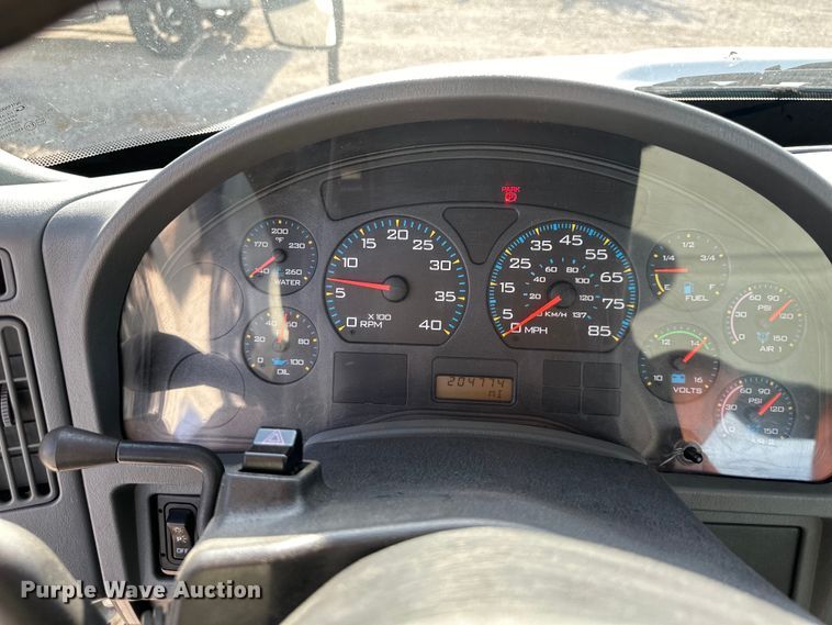 image for item EJ6339 2006 International  8500 semi truck