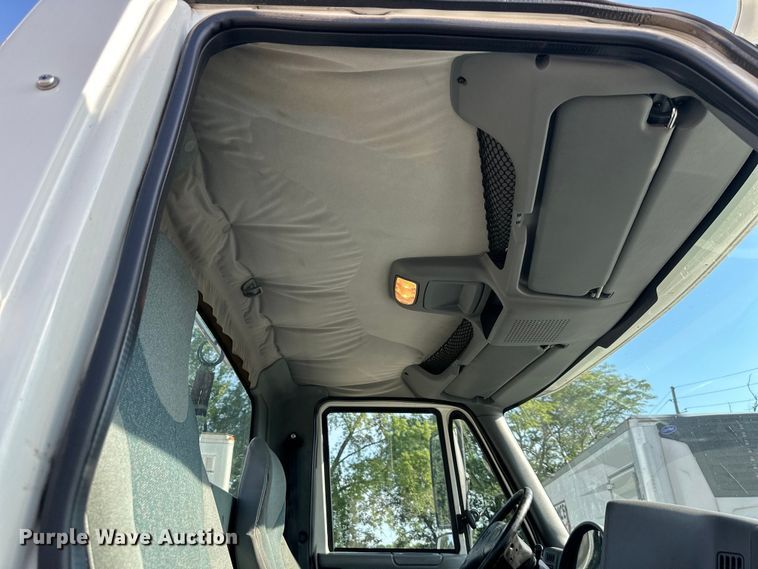 image for item EJ6339 2006 International  8500 semi truck