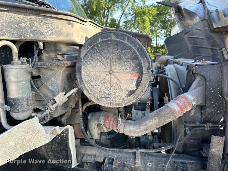 image for item EJ6339 2006 International  8500 semi truck