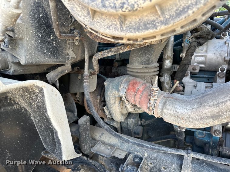 image for item EJ6339 2006 International  8500 semi truck