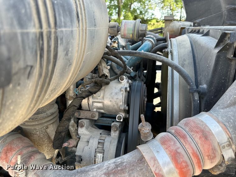 image for item EJ6339 2006 International  8500 semi truck