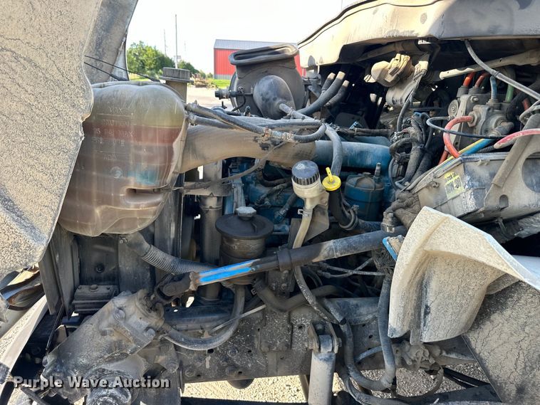 image for item EJ6339 2006 International  8500 semi truck