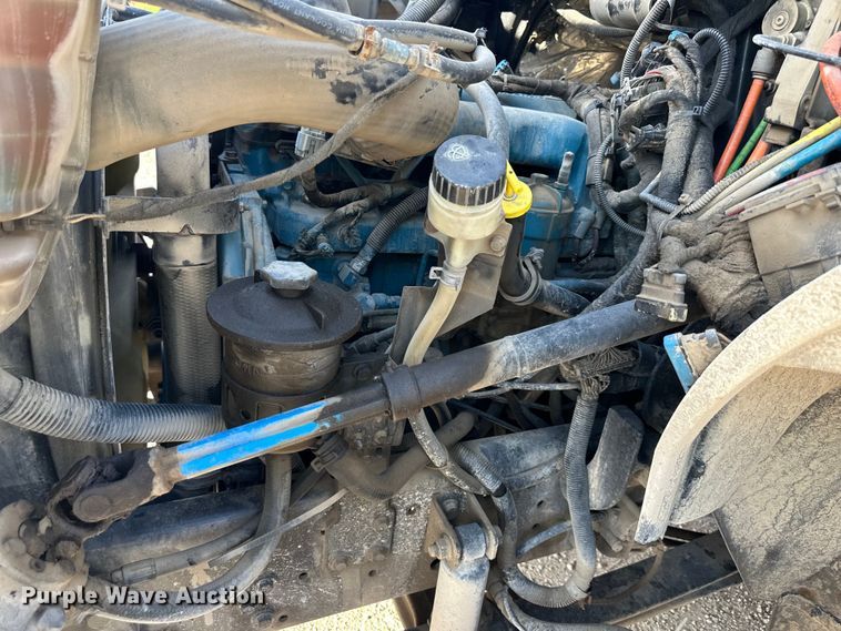 image for item EJ6339 2006 International  8500 semi truck