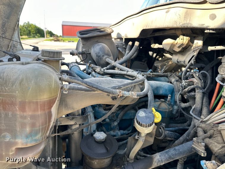 image for item EJ6339 2006 International  8500 semi truck