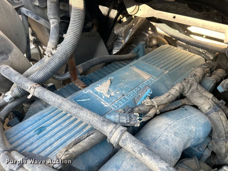 image for item EJ6339 2006 International  8500 semi truck