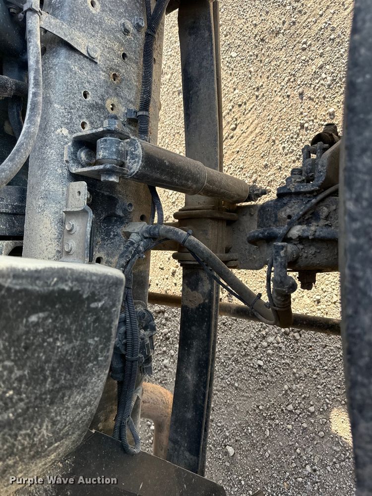 image for item EJ6339 2006 International  8500 semi truck