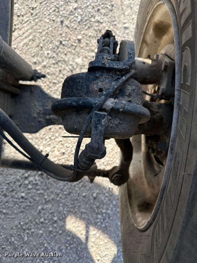 image for item EJ6339 2006 International  8500 semi truck