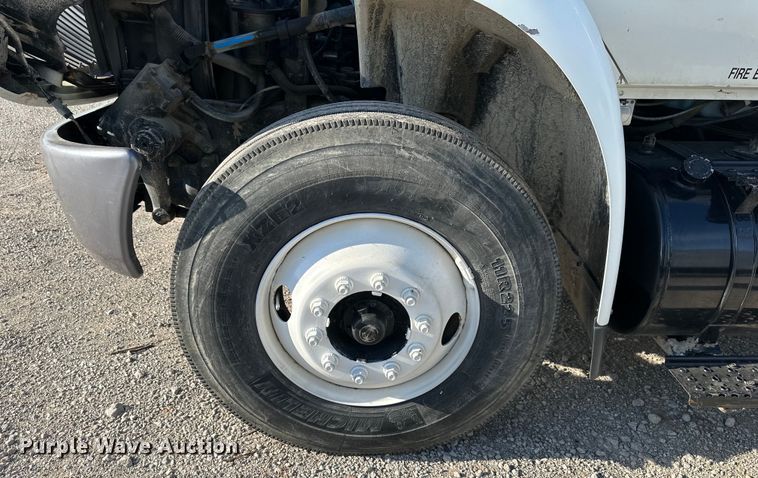 image for item EJ6339 2006 International  8500 semi truck