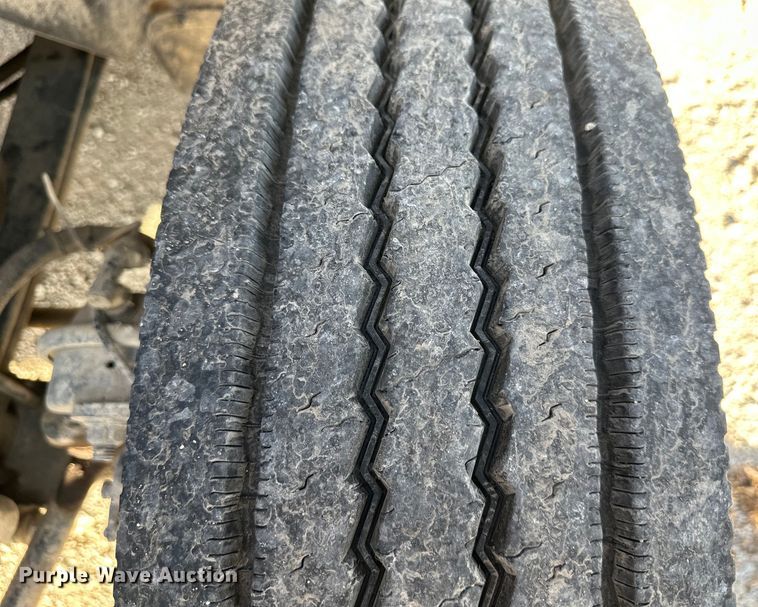 image for item EJ6339 2006 International  8500 semi truck