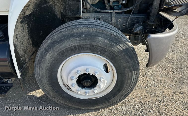 image for item EJ6339 2006 International  8500 semi truck