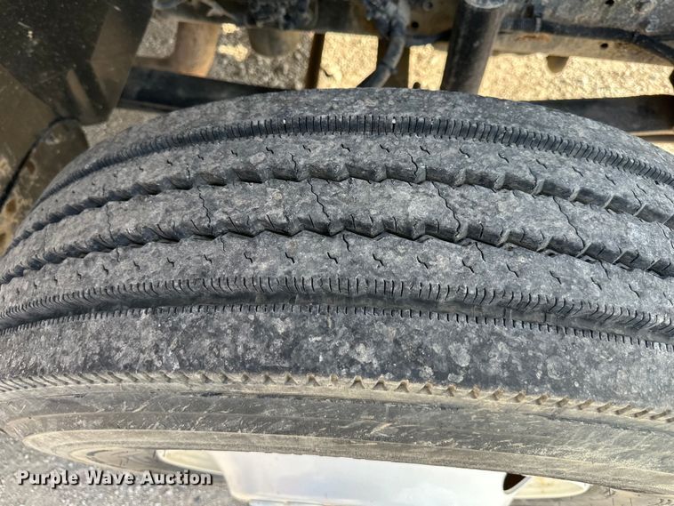 image for item EJ6339 2006 International  8500 semi truck