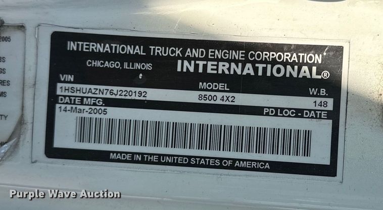 image for item EJ6339 2006 International  8500 semi truck
