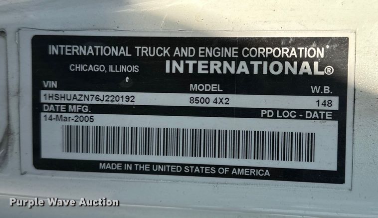 image for item EJ6339 2006 International  8500 semi truck