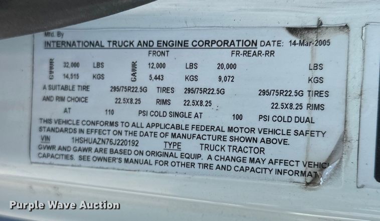 image for item EJ6339 2006 International  8500 semi truck