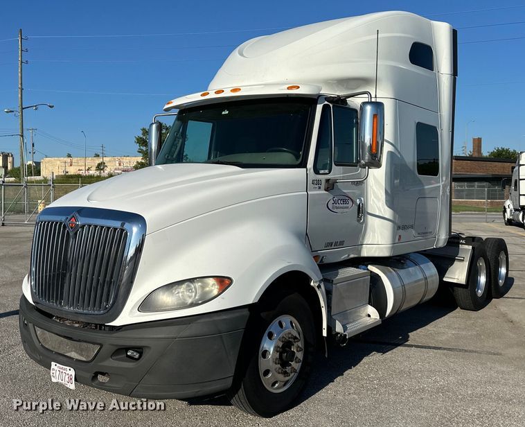 image for item EJ6895 2014 International ProStar Plus 122 semi truck