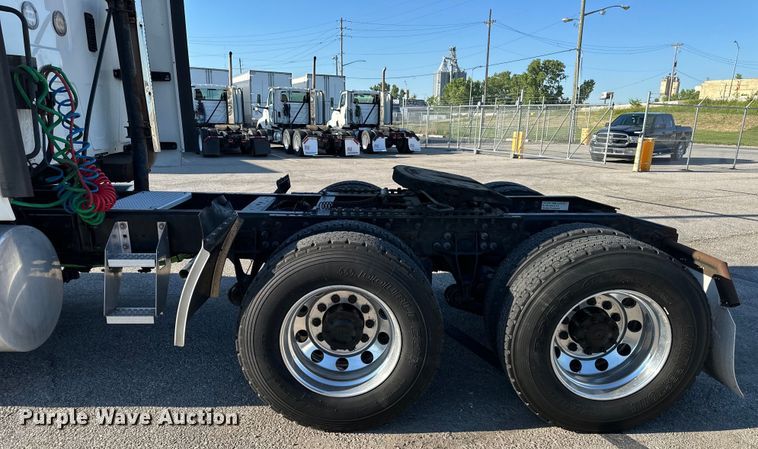 image for item EJ6895 2014 International ProStar Plus 122 semi truck