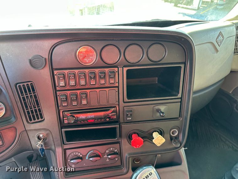 image for item EJ6895 2014 International ProStar Plus 122 semi truck