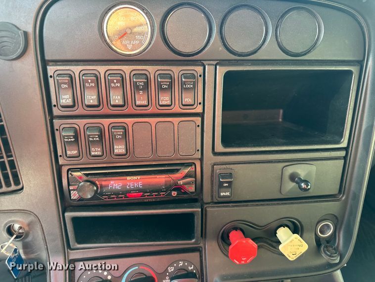 image for item EJ6895 2014 International ProStar Plus 122 semi truck