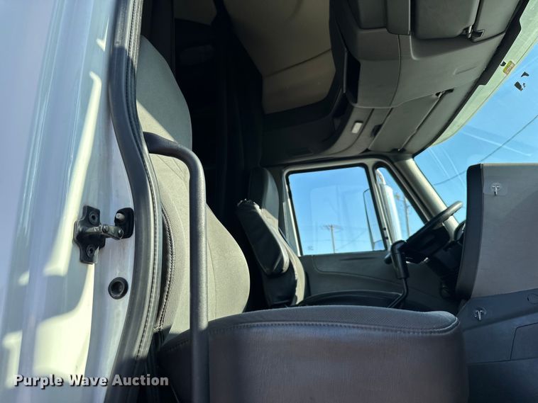 image for item EJ6895 2014 International ProStar Plus 122 semi truck