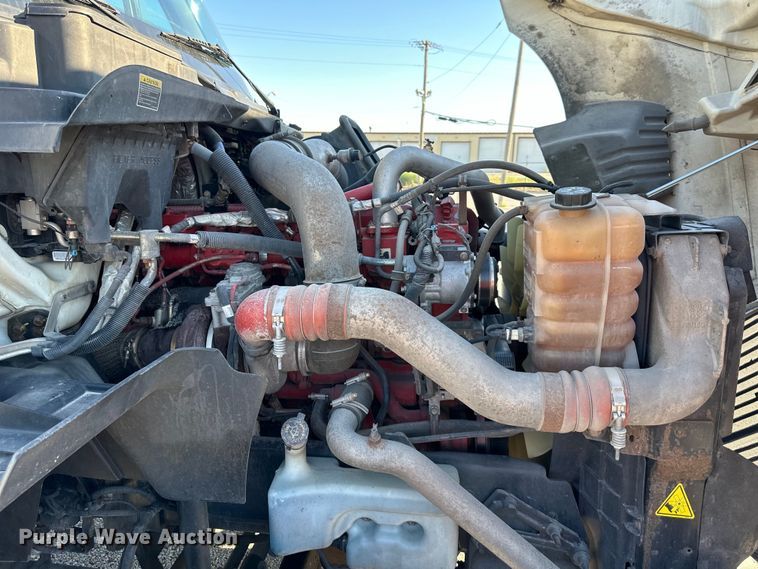 image for item EJ6895 2014 International ProStar Plus 122 semi truck