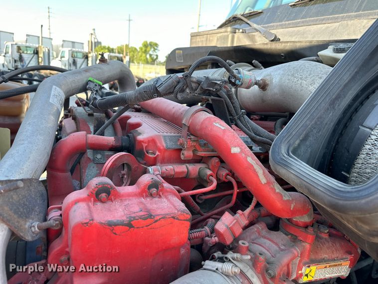 image for item EJ6895 2014 International ProStar Plus 122 semi truck