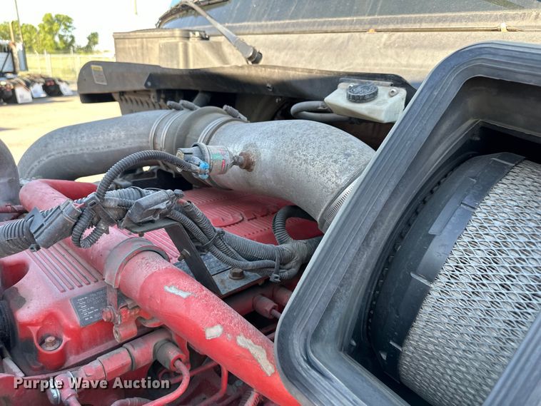 image for item EJ6895 2014 International ProStar Plus 122 semi truck