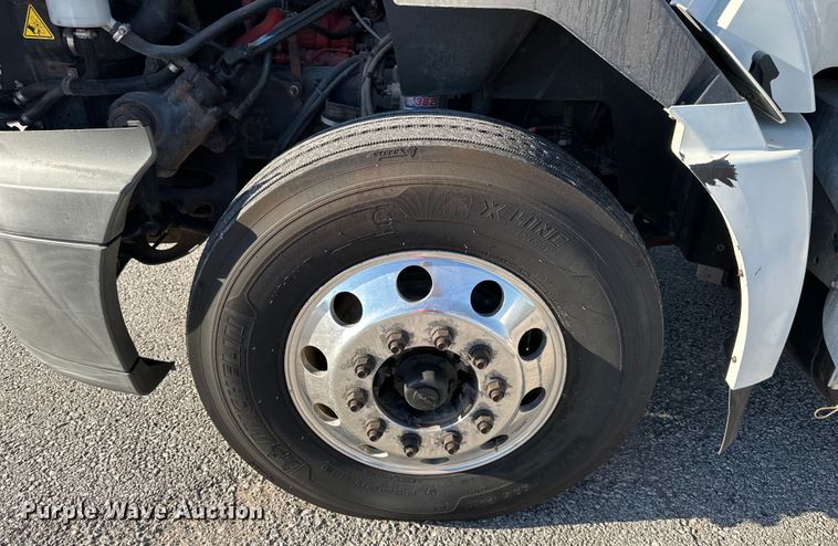 image for item EJ6895 2014 International ProStar Plus 122 semi truck