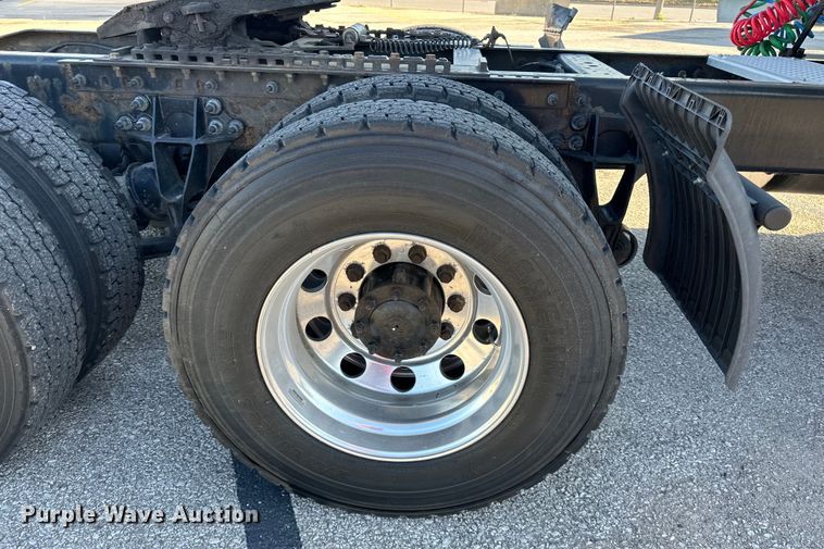 image for item EJ6895 2014 International ProStar Plus 122 semi truck