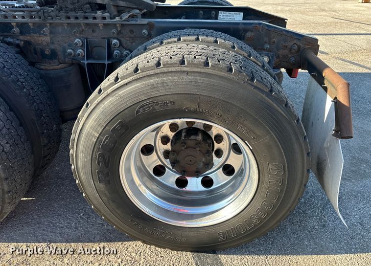 image for item EJ6895 2014 International ProStar Plus 122 semi truck