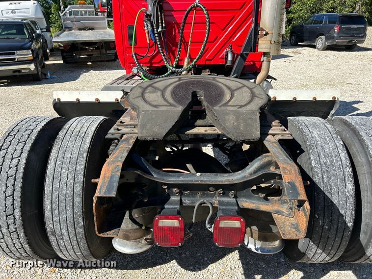 image for item EK4881 2003 International  8500 semi truck