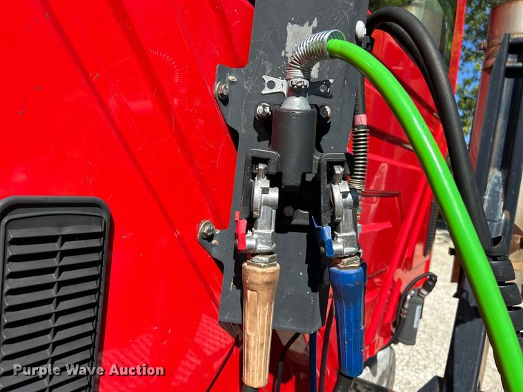 image for item EK4881 2003 International  8500 semi truck