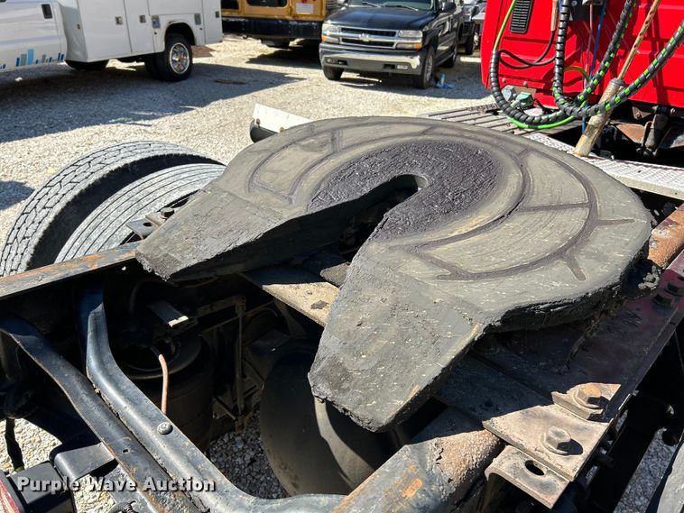 image for item EK4881 2003 International  8500 semi truck