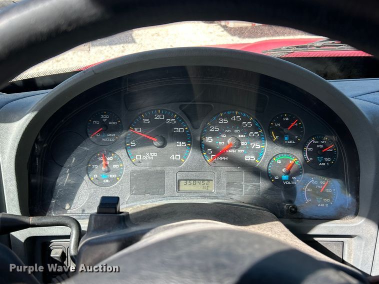 image for item EK4881 2003 International  8500 semi truck