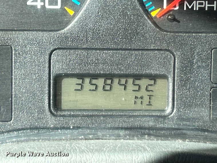 image for item EK4881 2003 International  8500 semi truck