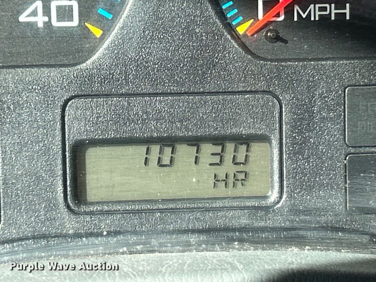 image for item EK4881 2003 International  8500 semi truck