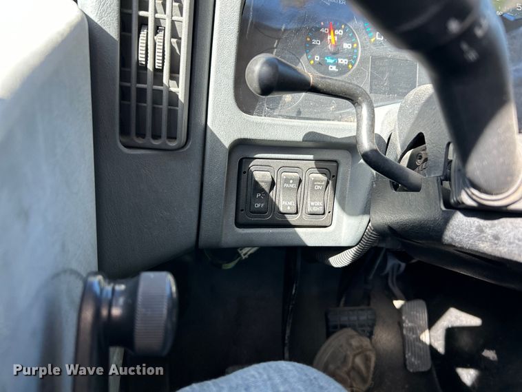 image for item EK4881 2003 International  8500 semi truck