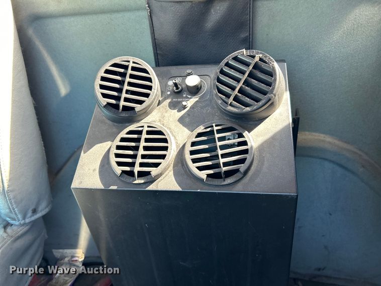 image for item EK4881 2003 International  8500 semi truck