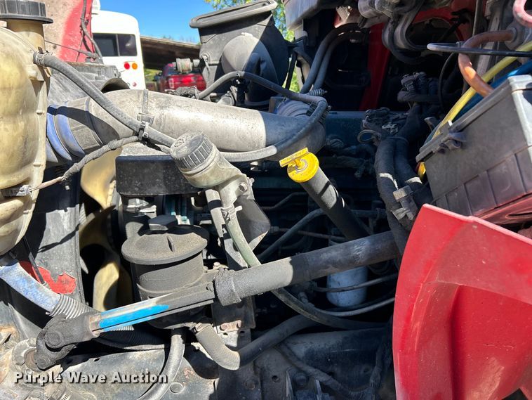 image for item EK4881 2003 International  8500 semi truck