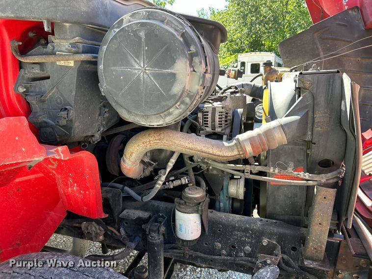 image for item EK4881 2003 International  8500 semi truck